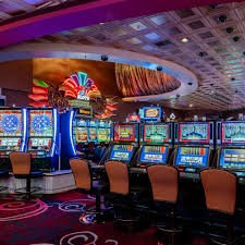Multi-angle camera feeds showing dealer, shoe, and card placement at Lightning Baccarat studio